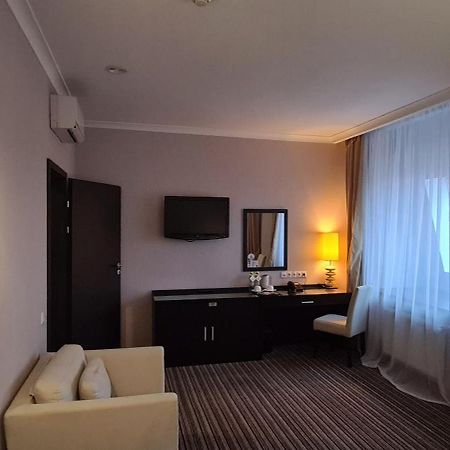 Optima Sumy Hotel Buitenkant foto