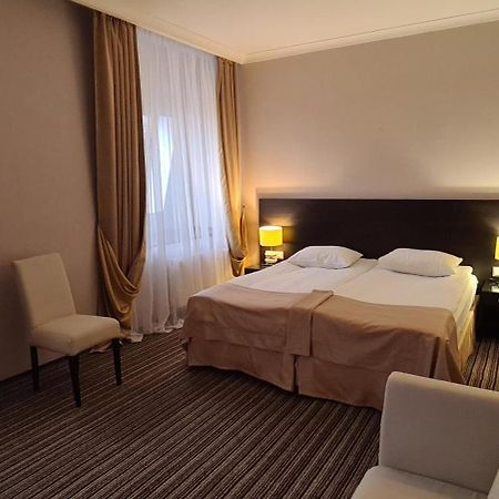 Optima Sumy Hotel Buitenkant foto