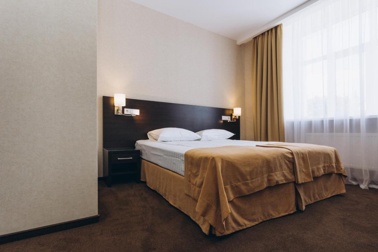 Optima Sumy Hotel Buitenkant foto