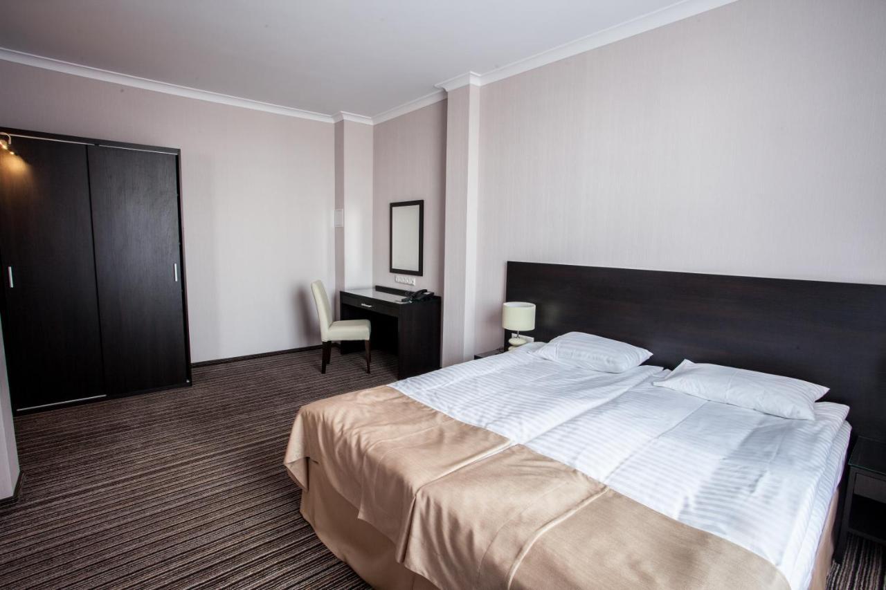 Optima Sumy Hotel Buitenkant foto