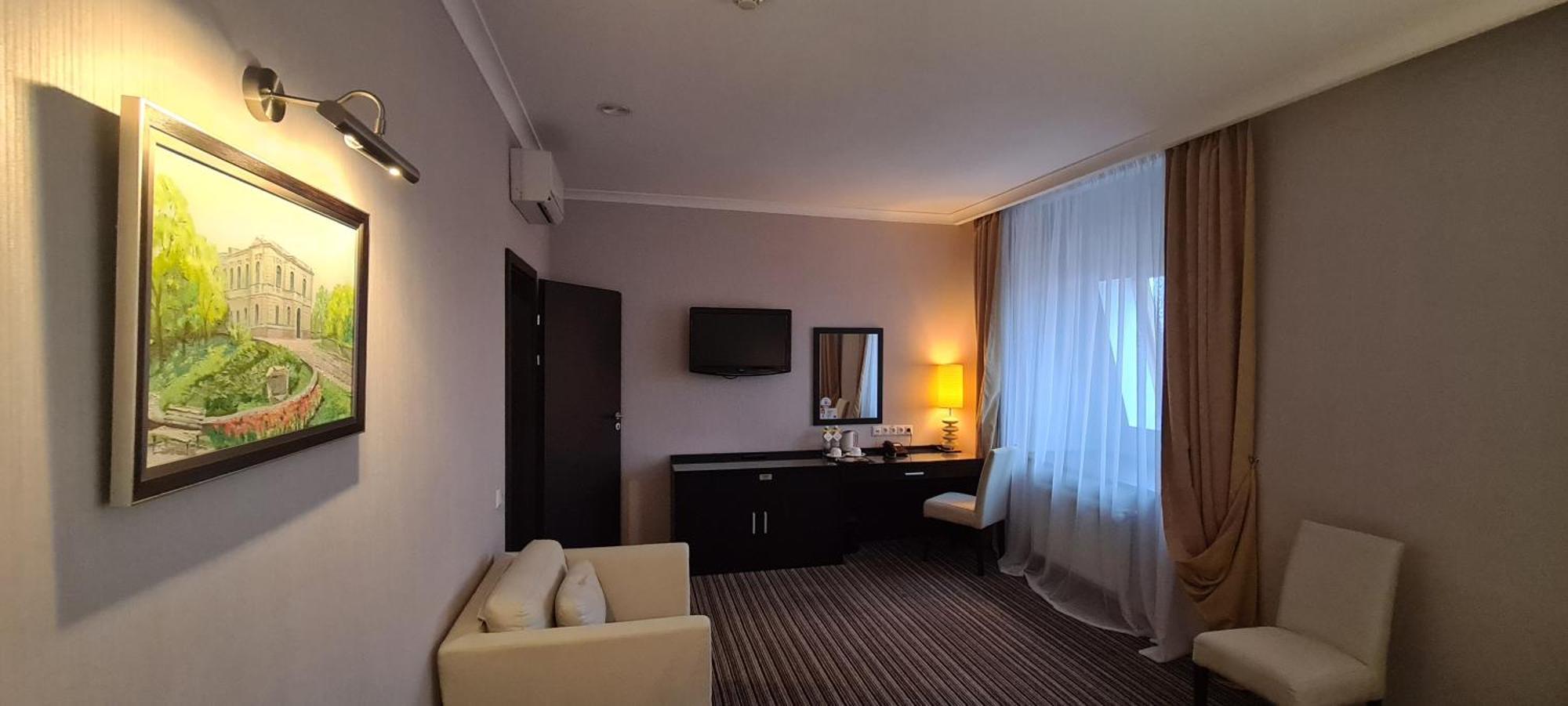 Optima Sumy Hotel Buitenkant foto
