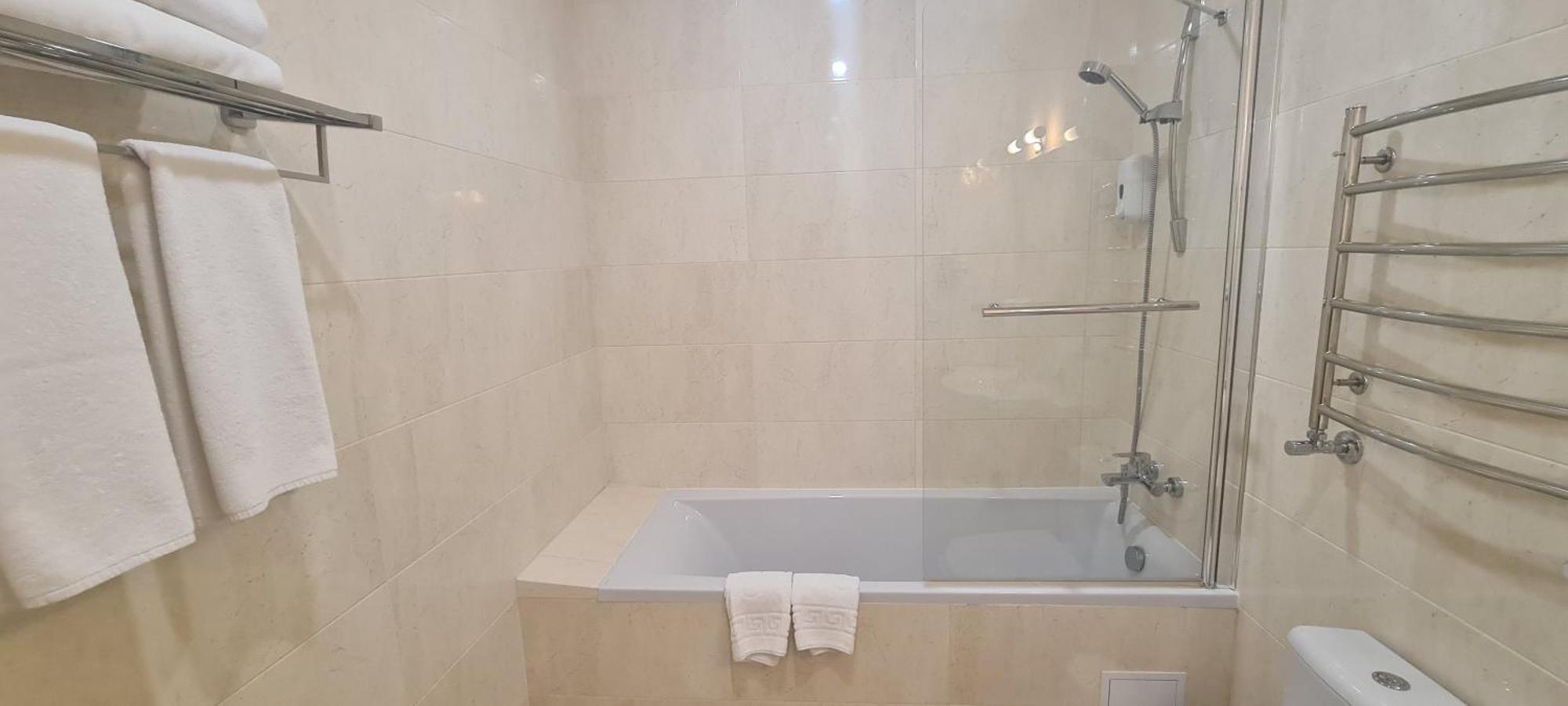Optima Sumy Hotel Buitenkant foto