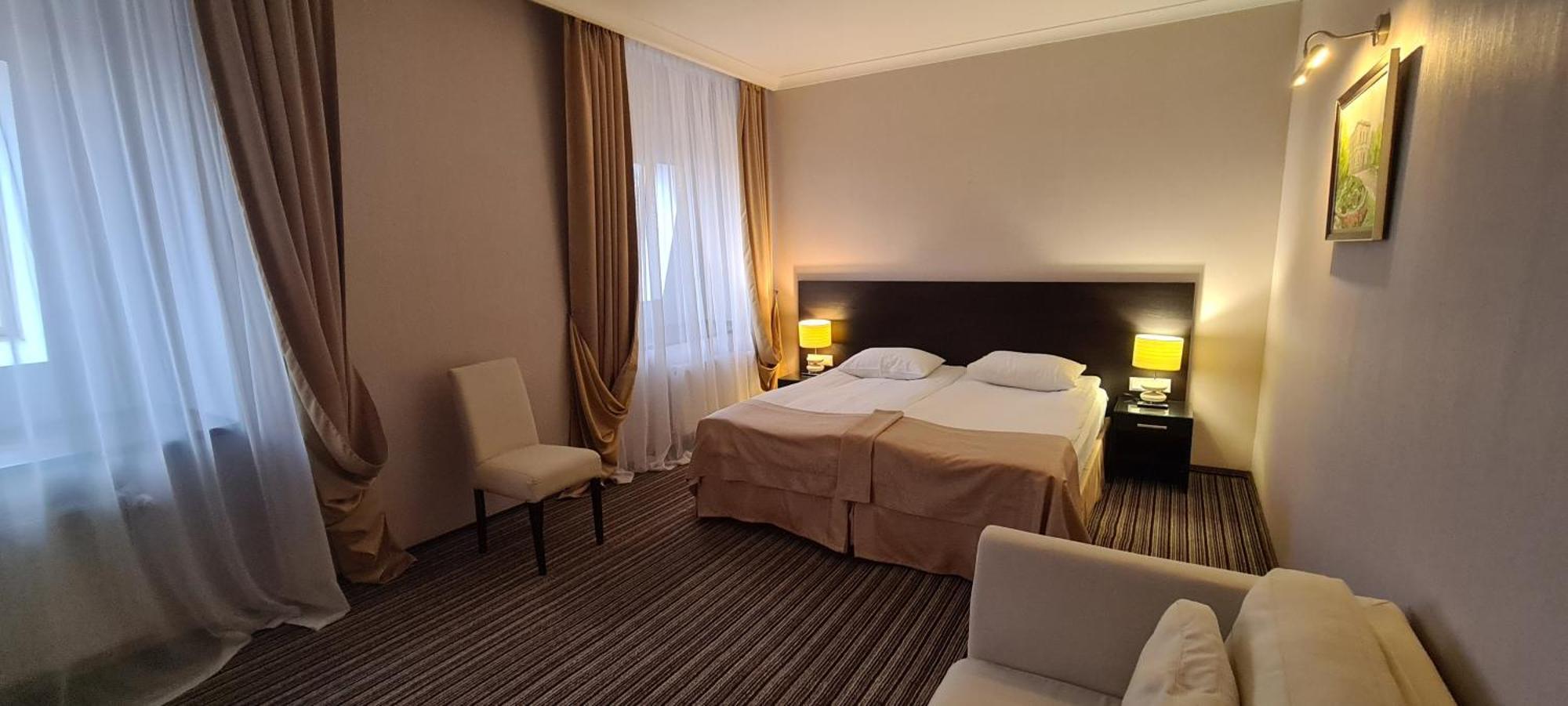 Optima Sumy Hotel Buitenkant foto
