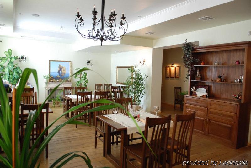 Optima Sumy Hotel Buitenkant foto