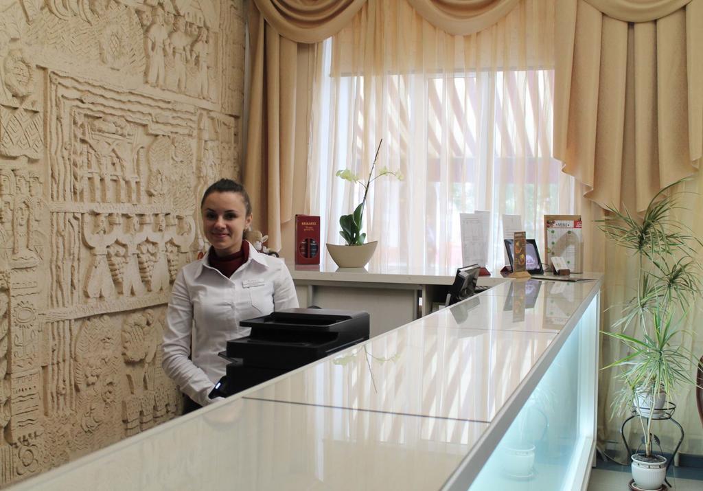 Optima Sumy Hotel Buitenkant foto