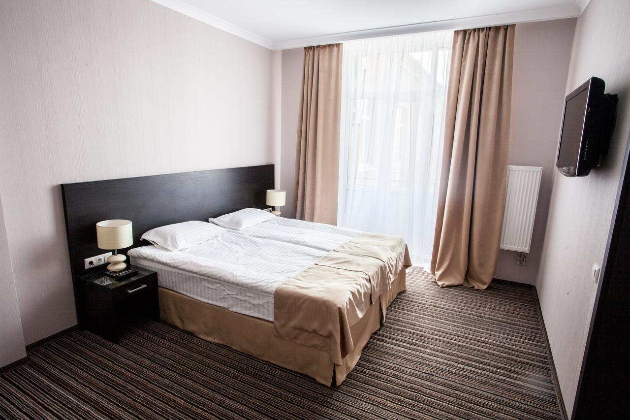 Optima Sumy Hotel Buitenkant foto