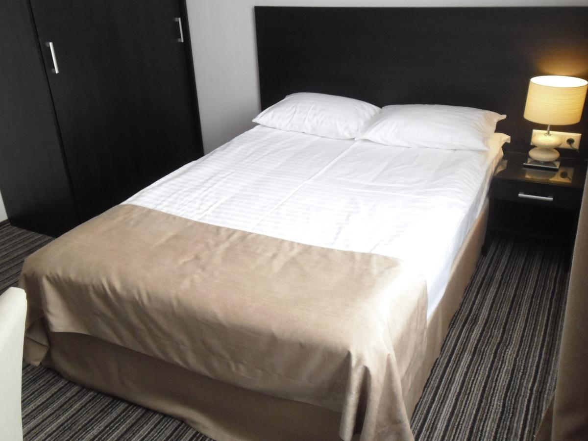 Optima Sumy Hotel Buitenkant foto