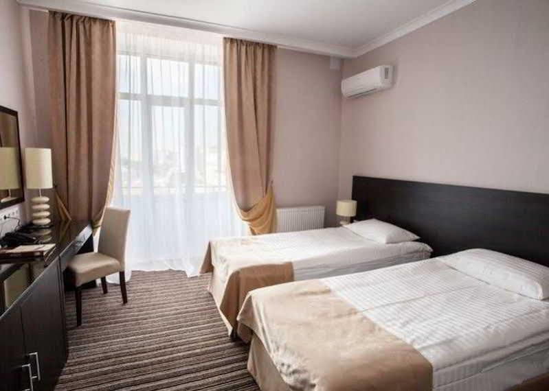 Optima Sumy Hotel Buitenkant foto